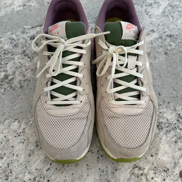 Nike Airmax Women's Sneakers - Picture 3 of 3